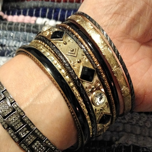 🍾HOST PICK🍾06/01/20 Set of 11 Vintage Bangles - Picture 2 of 13